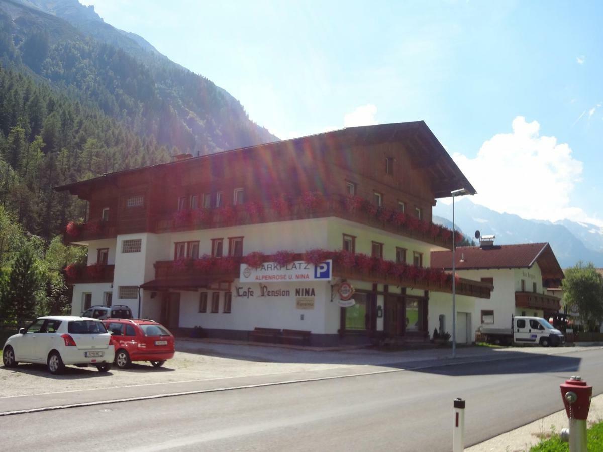 Pension Nina & Gasthof Alpenrose Gschnitz Exterior photo