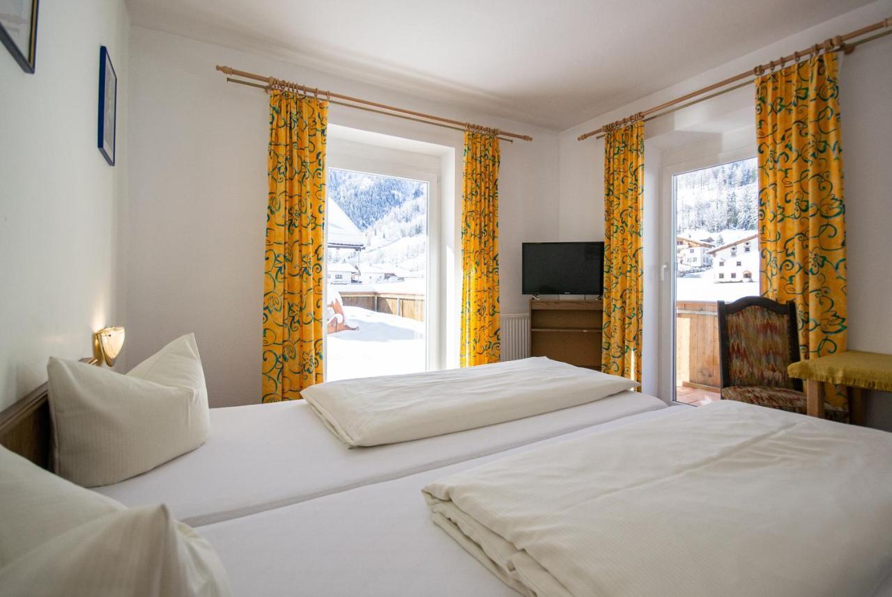 Pension Nina & Gasthof Alpenrose Gschnitz Exterior photo