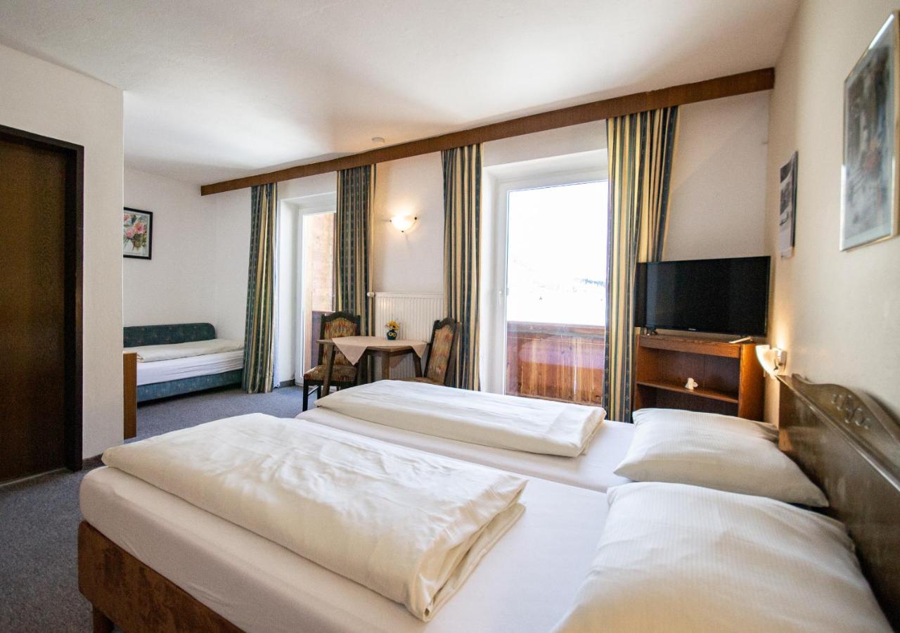 Pension Nina & Gasthof Alpenrose Gschnitz Exterior photo